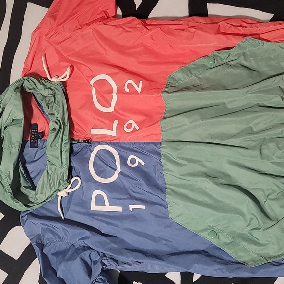 Polo - Picture 2 of 2